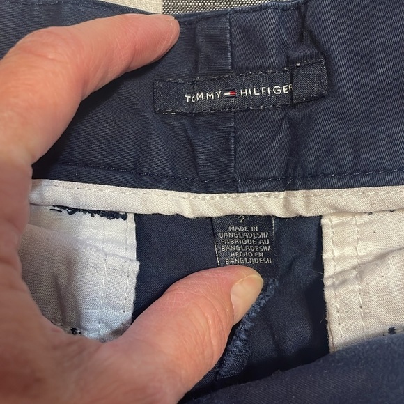 2010s Low Rise Tommy Hilfiger Navy Blue Shorts, 2 - Picture 5 of 7